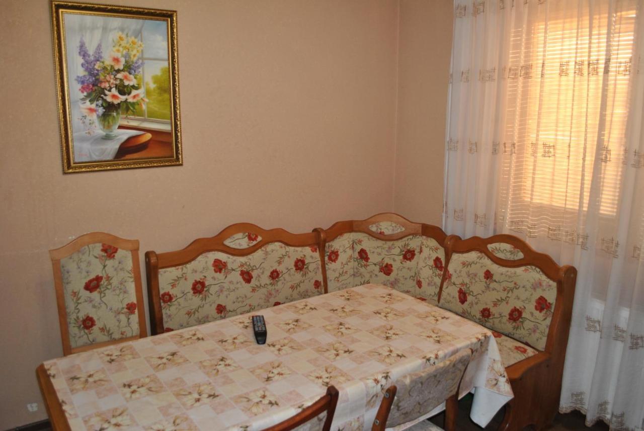 Квітковий Двір Golubinoye Exterior photo